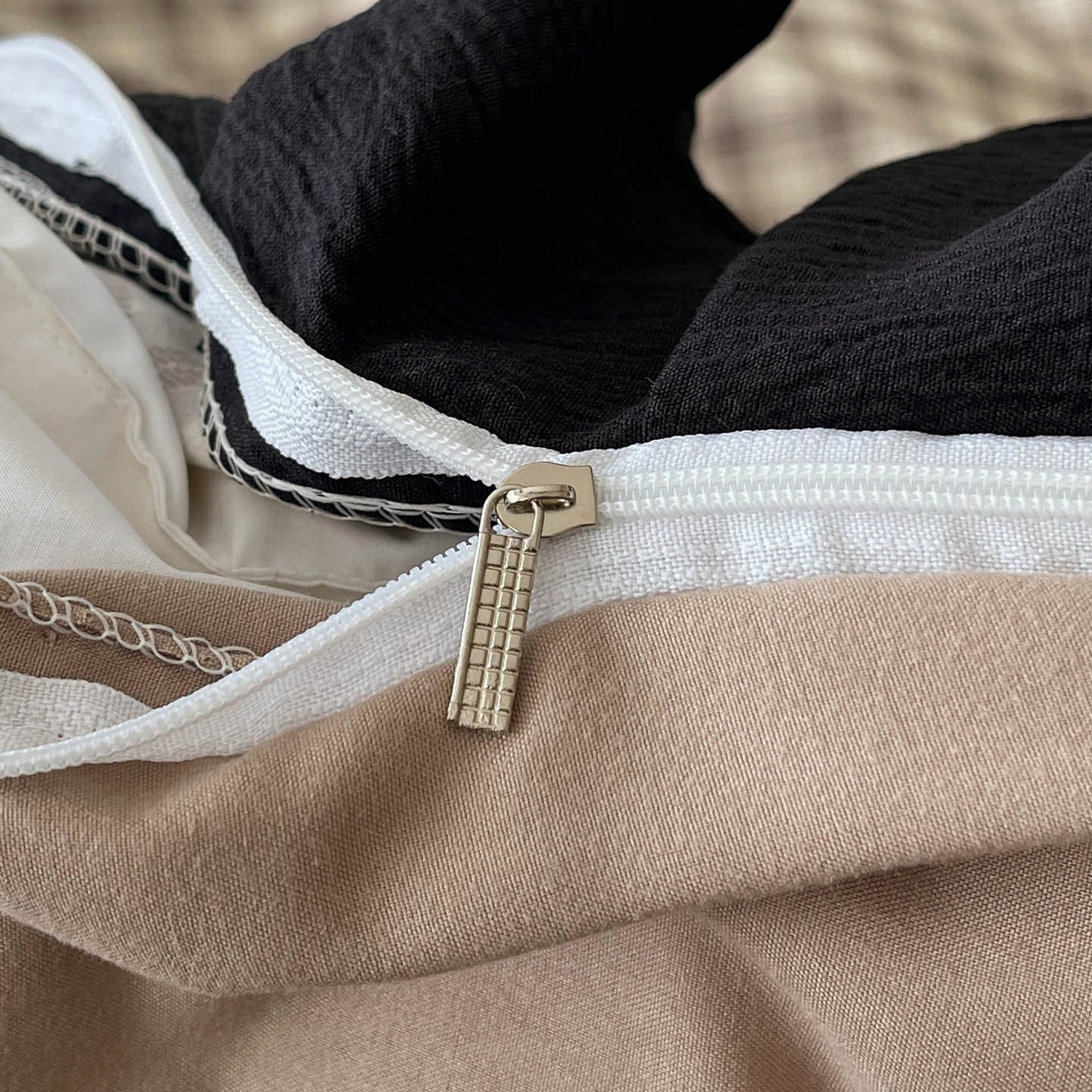 91家纺网 家纺一手货源 找家纺 麦田家纺 2026新款花边夹棉床盖四件套-西西里岛 西西里岛-咖色