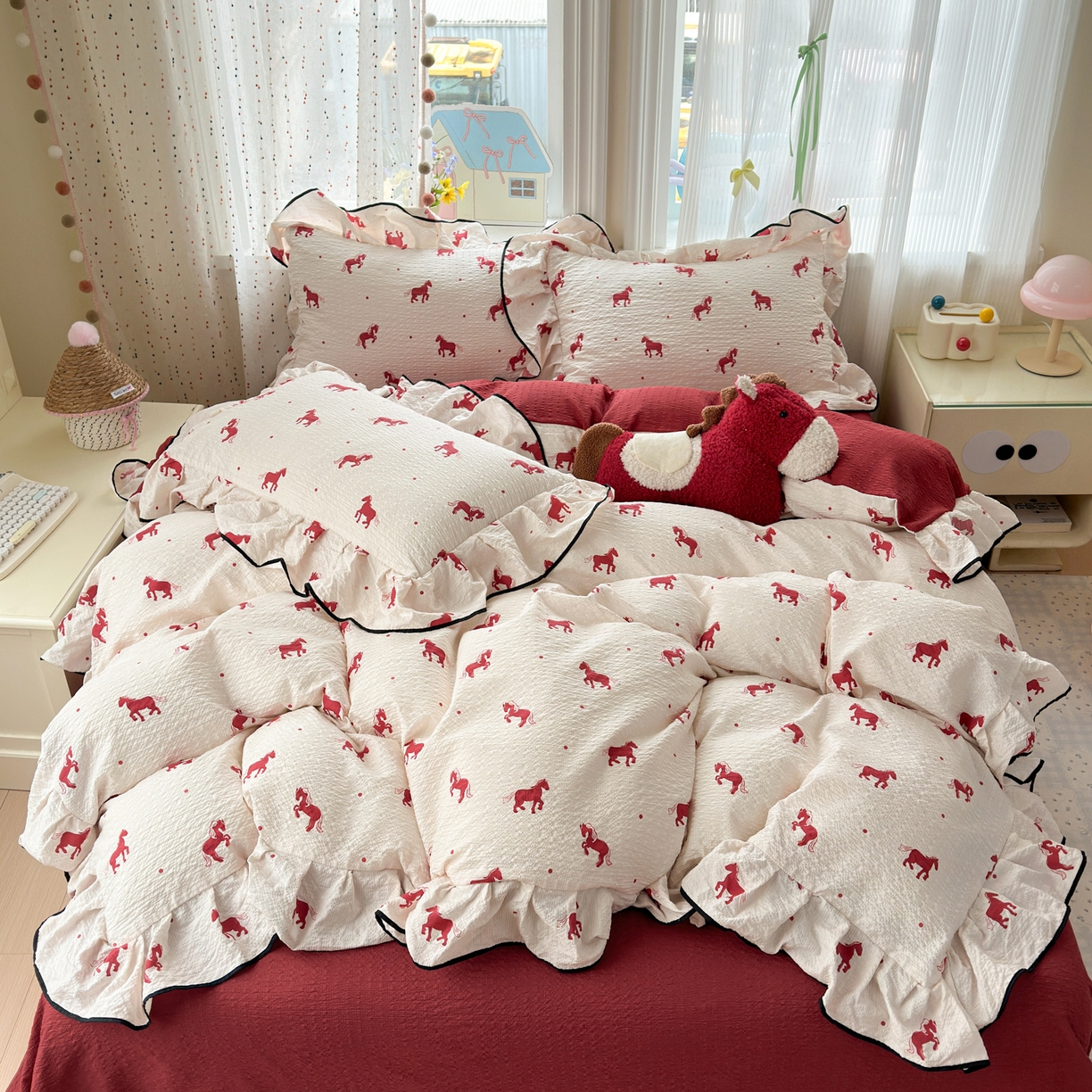 91家纺网 家纺一手货源 找家纺 德比尔斯 2026新款小清新110g高品质直播热卖款A类木耳花边泡芙棉四件套 马上有钱