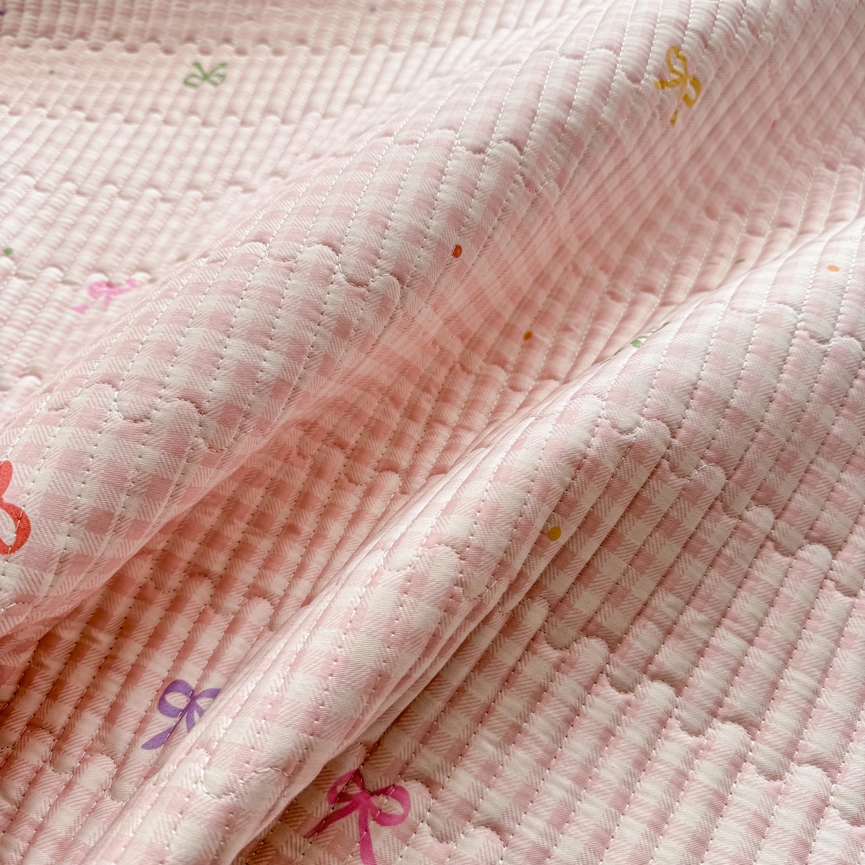 91家纺网 家纺一手货源 找家纺 康纳利 2026新款全棉床盖学生夹棉薄款床盖床垫三件套四季通用 蝴蝶结粉