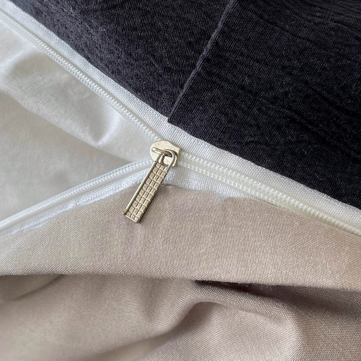 91家纺网 家纺一手货源 找家纺 麦田家纺 2026新款花边夹棉床盖四件套-西西里岛 西西里岛-山灰