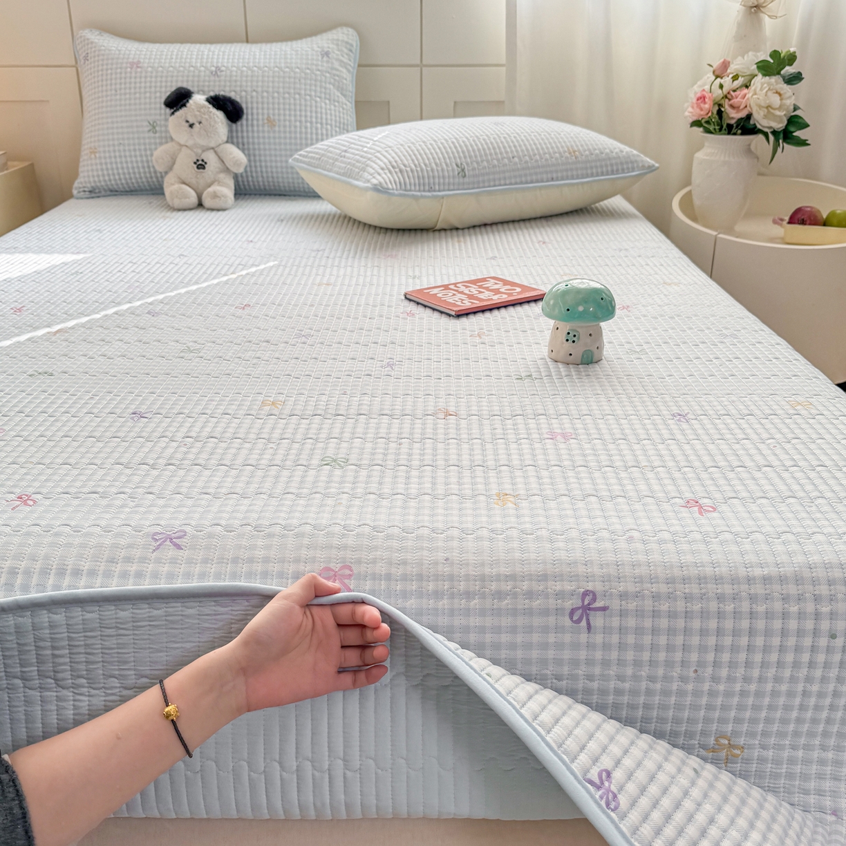 91家纺网 家纺一手货源 找家纺 康纳利 2026新款全棉床盖学生夹棉薄款床盖床垫三件套四季通用 蝴蝶结蓝