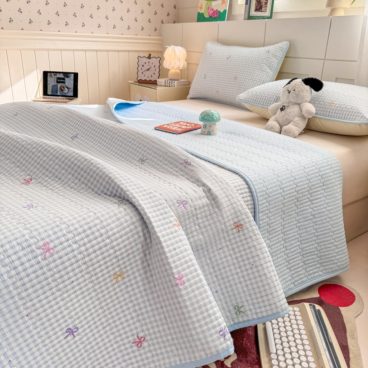 91家纺网 家纺一手货源 找家纺 康纳利 2026新款全棉床盖学生夹棉薄款床盖床垫三件套四季通用 蝴蝶结蓝