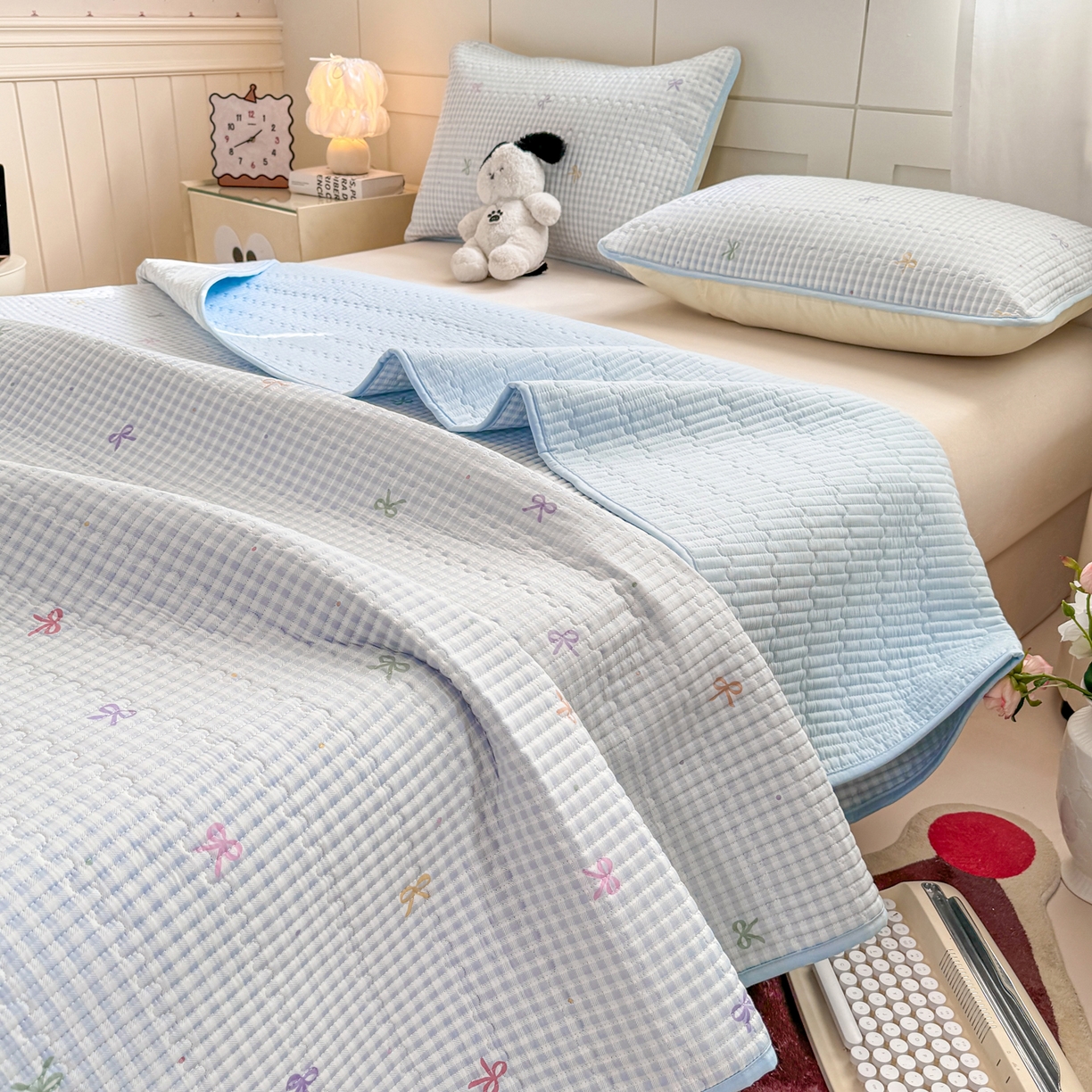91家纺网 家纺一手货源 找家纺 康纳利 2026新款全棉床盖学生夹棉薄款床盖床垫三件套四季通用 蝴蝶结蓝