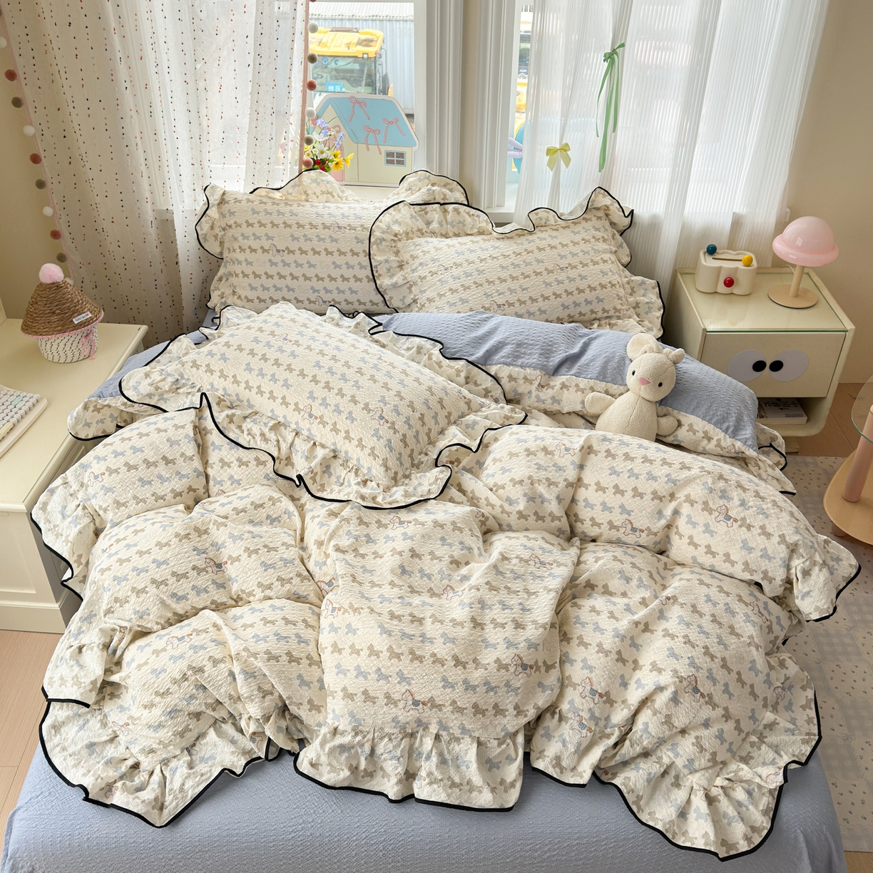 91家纺网 家纺一手货源 找家纺 德比尔斯 2026新款小清新110g高品质直播热卖款A类木耳花边泡芙棉四件套 小马派对