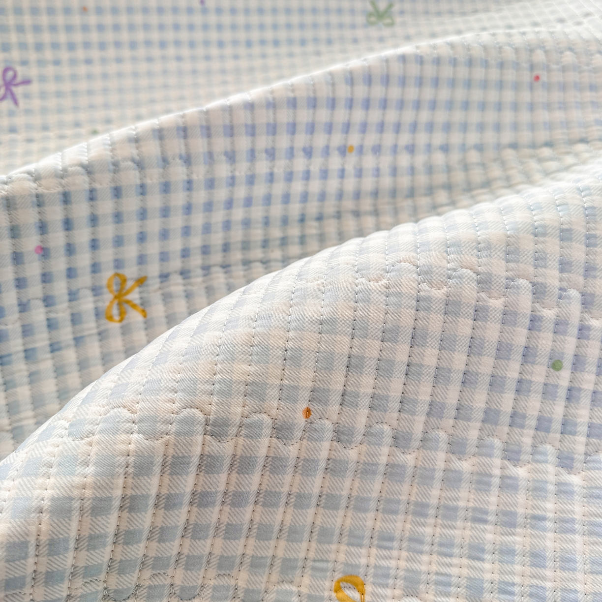 91家纺网 家纺一手货源 找家纺 康纳利 2026新款全棉床盖学生夹棉薄款床盖床垫三件套四季通用 蝴蝶结蓝