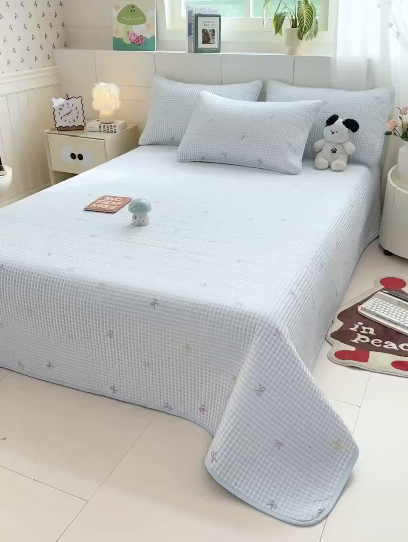 91家纺网 家纺一手货源 找家纺 康纳利 2026新款全棉床盖学生夹棉薄款床盖床垫三件套四季通用 蝴蝶结蓝
