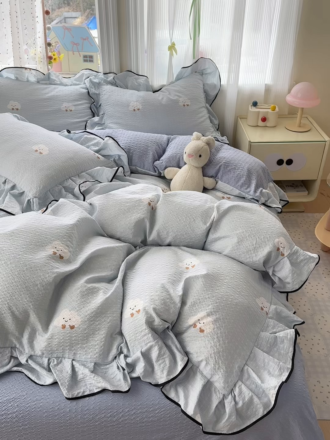 91家纺网 家纺一手货源 找家纺 德比尔斯 2026新款小清新110g高品质直播热卖款A类木耳花边泡芙棉四件套 云朵