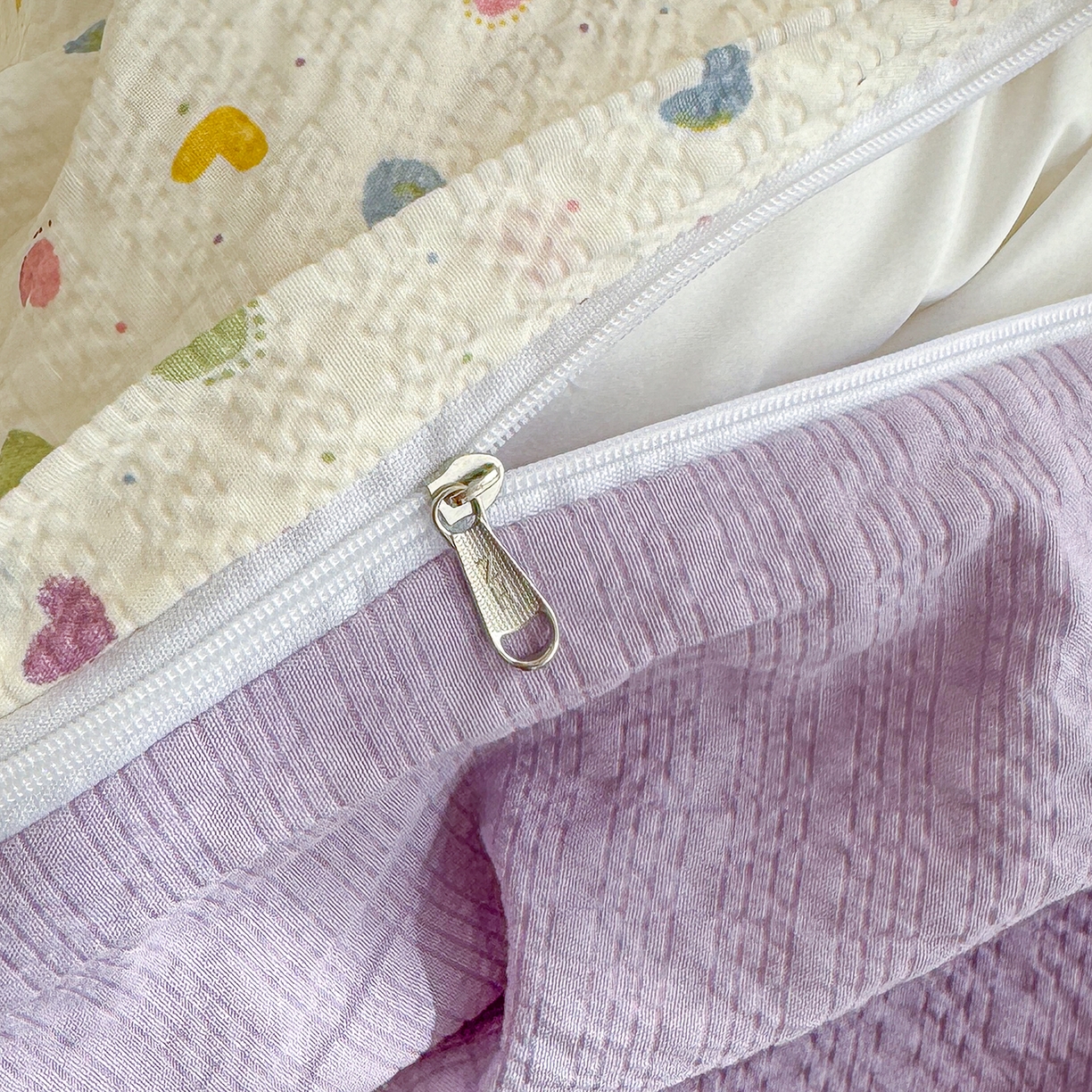 91家纺网 家纺一手货源 找家纺 铺尚美家纺 2026春夏新品高克重A类泡芙纱泡泡皱皱纱四件套 爱心点点