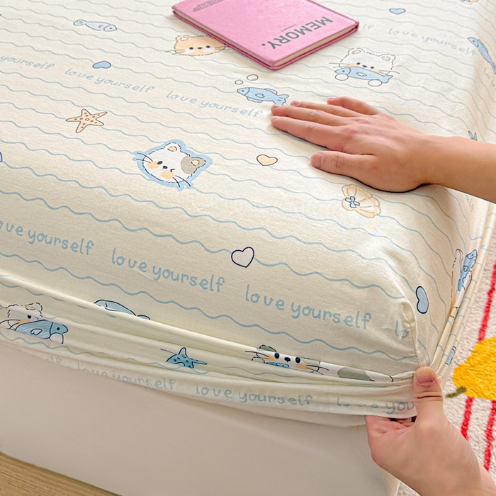 91家纺网 家纺一手货源 找家纺 卡普家居 2026新款全棉印花A版床笠 猫咪宝贝