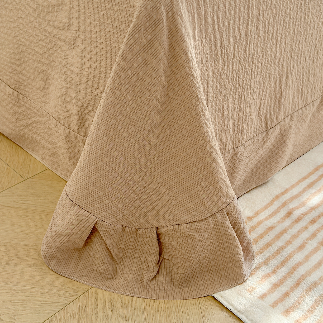 91家纺网 家纺一手货源 找家纺 铺尚美家纺 2026春夏新品高克重A类泡芙纱泡泡皱皱纱四件套 浅唱花语