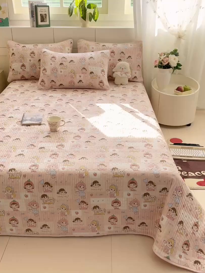 91家纺网 家纺一手货源 找家纺 康纳利 2026新款全棉床盖学生夹棉薄款床盖床垫三件套四季通用 欢乐伙伴