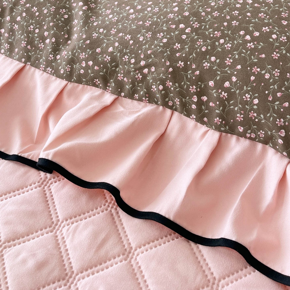 91家纺网 家纺一手货源 找家纺 麦田家纺 2026新款花边床盖四件套 朝花夕拾