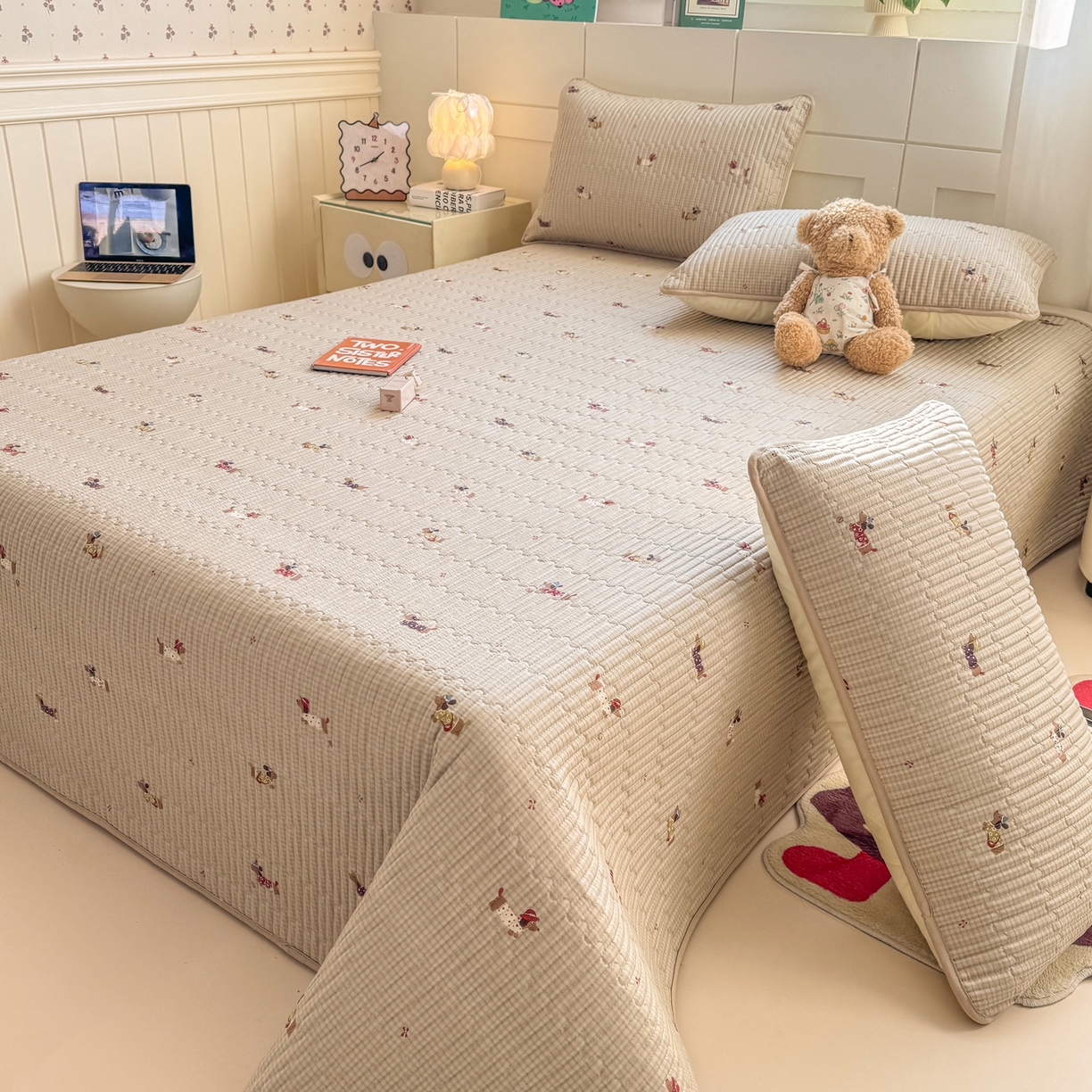 91家纺网 家纺一手货源 找家纺 康纳利 2026新款全棉床盖学生夹棉薄款床盖床垫三件套四季通用 腊肠狗