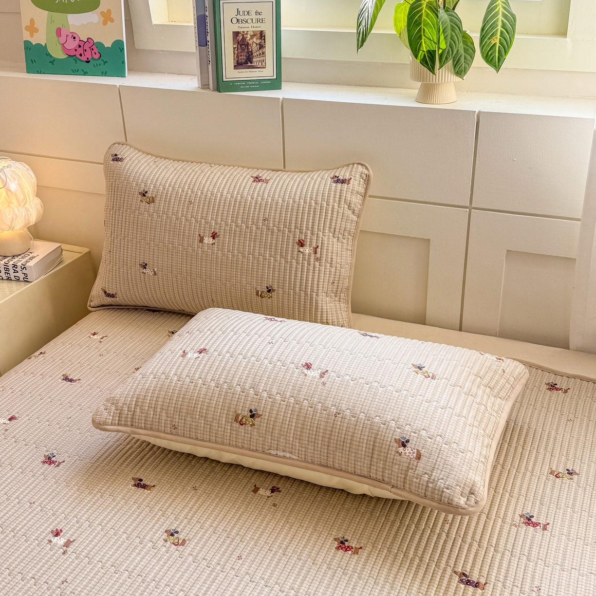 91家纺网 家纺一手货源 找家纺 康纳利 2026新款全棉床盖学生夹棉薄款床盖床垫三件套四季通用 腊肠狗