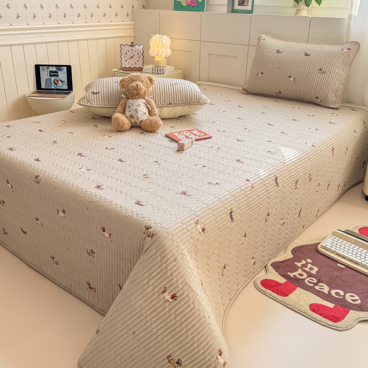 91家纺网 家纺一手货源 找家纺 康纳利 2026新款全棉床盖学生夹棉薄款床盖床垫三件套四季通用 腊肠狗