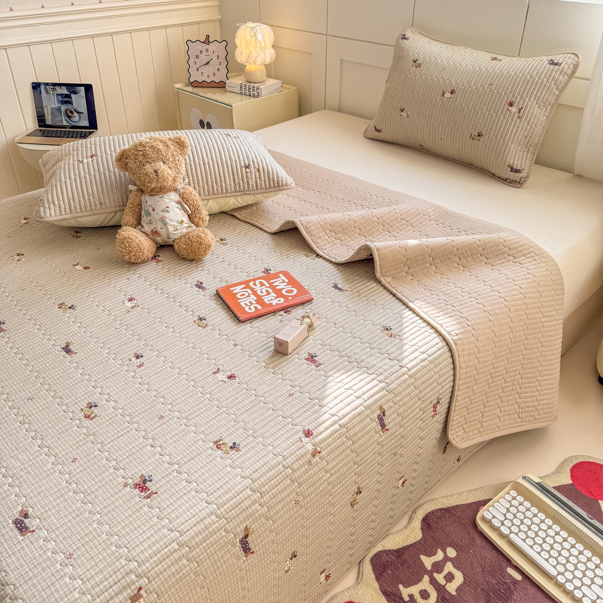 91家纺网 家纺一手货源 找家纺 康纳利 2026新款全棉床盖学生夹棉薄款床盖床垫三件套四季通用 腊肠狗