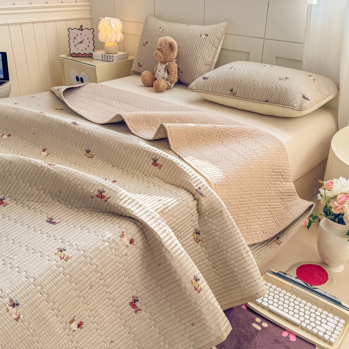 91家纺网 家纺一手货源 找家纺 康纳利 2026新款全棉床盖学生夹棉薄款床盖床垫三件套四季通用 腊肠狗