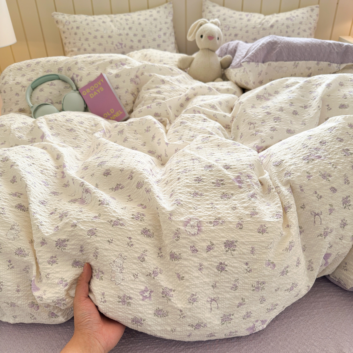 91家纺网 家纺一手货源 找家纺 德比尔斯 2026新款小清新110g高品质直播热卖款A类泡芙棉四件套 安妮小兔