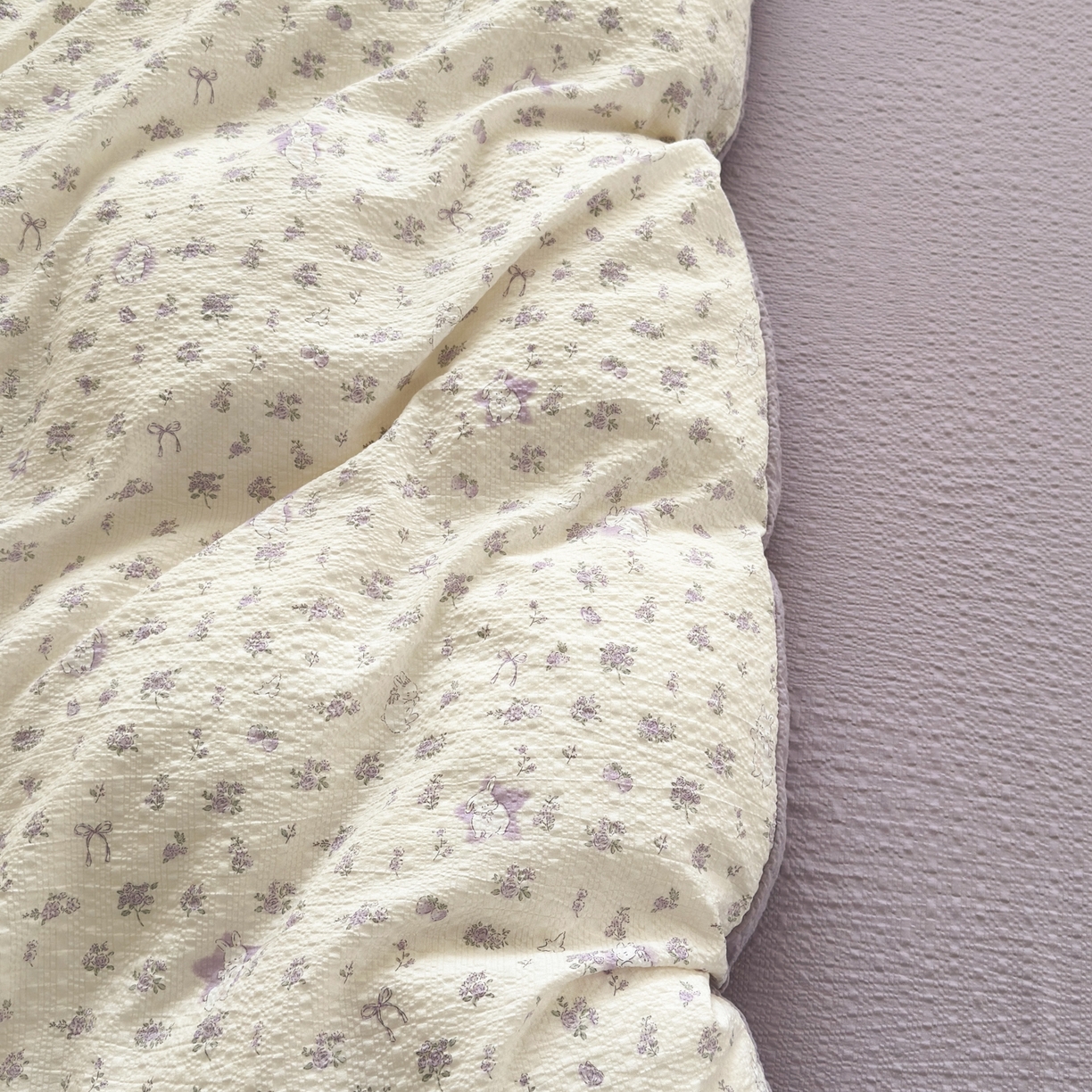 91家纺网 家纺一手货源 找家纺 德比尔斯 2026新款小清新110g高品质直播热卖款A类泡芙棉四件套 安妮小兔