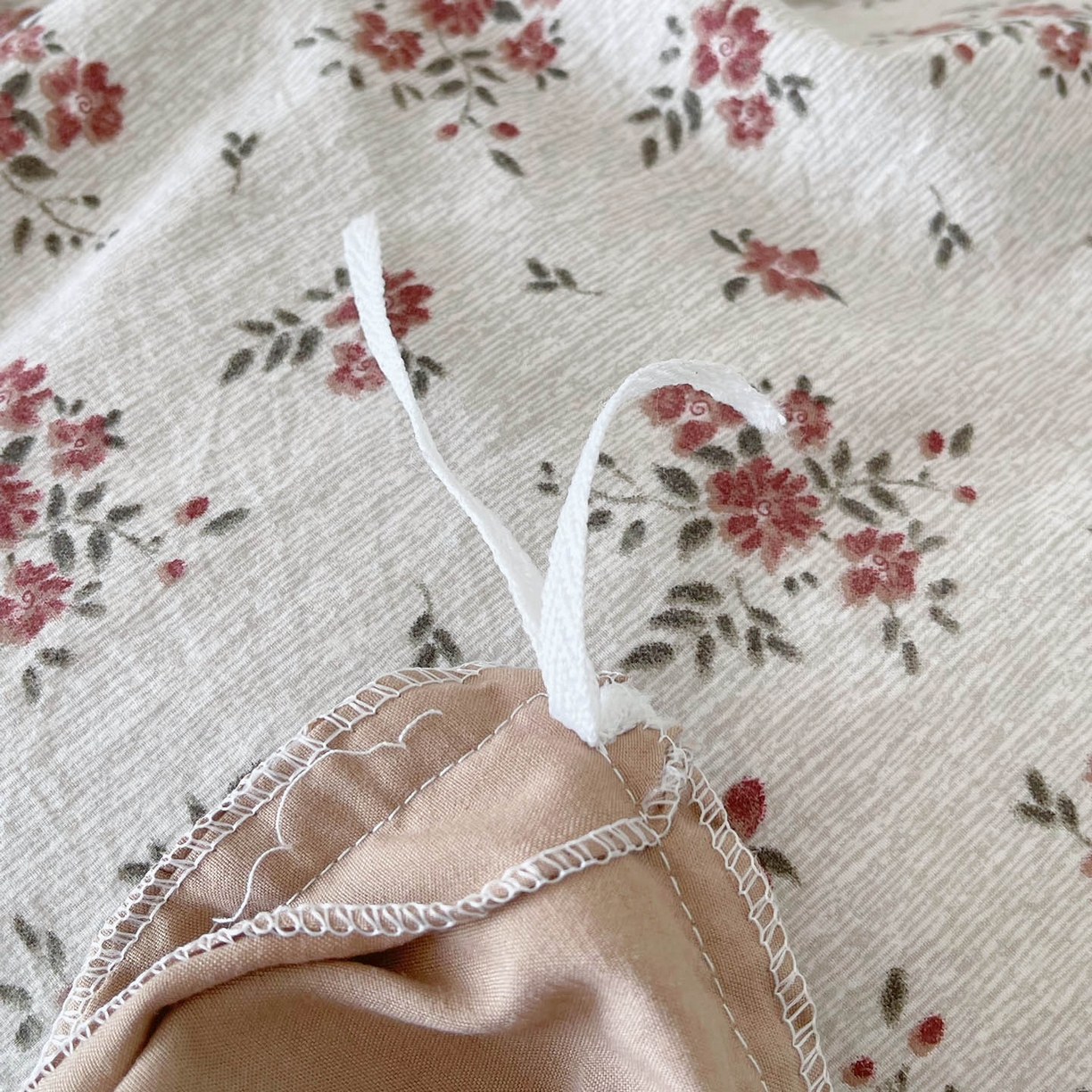 91家纺网 家纺一手货源 找家纺 麦田家纺 2026新款花边床盖四件套 丹枫白露