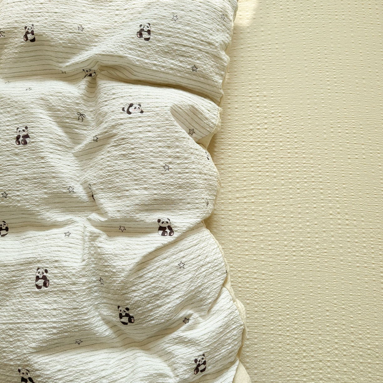 91家纺网 家纺一手货源 找家纺 德比尔斯 2026新款小清新110g高品质直播热卖款A类泡芙棉四件套 可爱熊猫