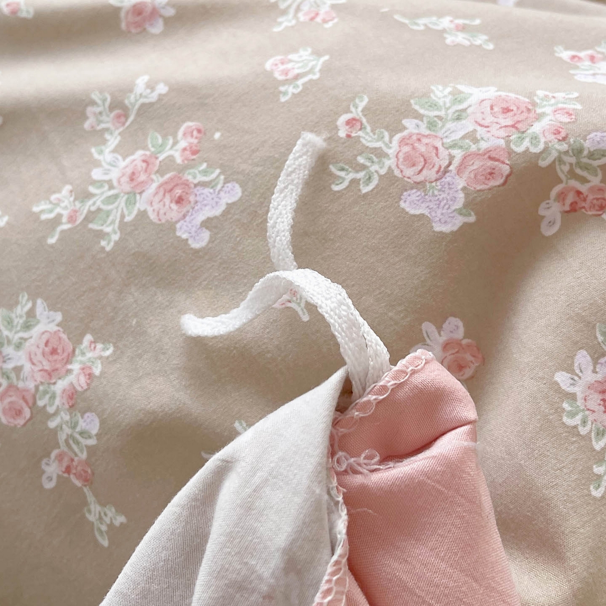 91家纺网 家纺一手货源 找家纺 麦田家纺 2026新款花边床盖四件套 花漾甜心