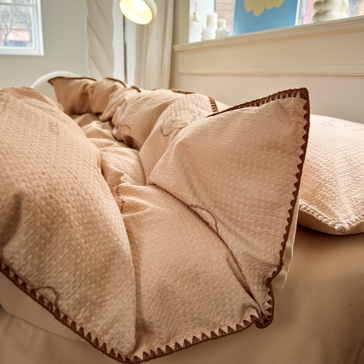 91家纺网 家纺一手货源 找家纺 雯雨家纺 2026新款全棉华夫格三角针被套 萌动时光咖