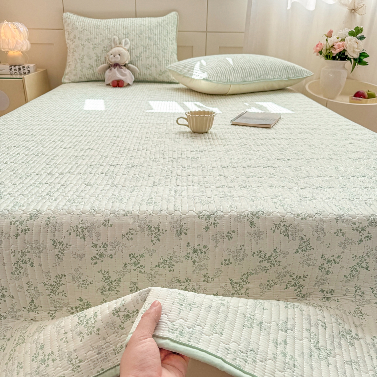 91家纺网 家纺一手货源 找家纺 康纳利 2026新款全棉床盖学生夹棉薄款床盖床垫三件套四季通用 莱茵春色