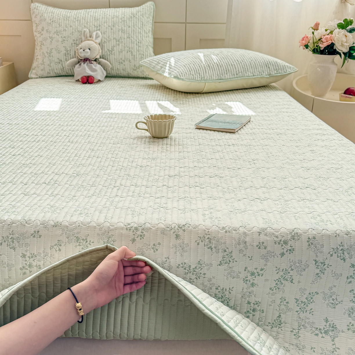 91家纺网 家纺一手货源 找家纺 康纳利 2026新款全棉床盖学生夹棉薄款床盖床垫三件套四季通用 莱茵春色