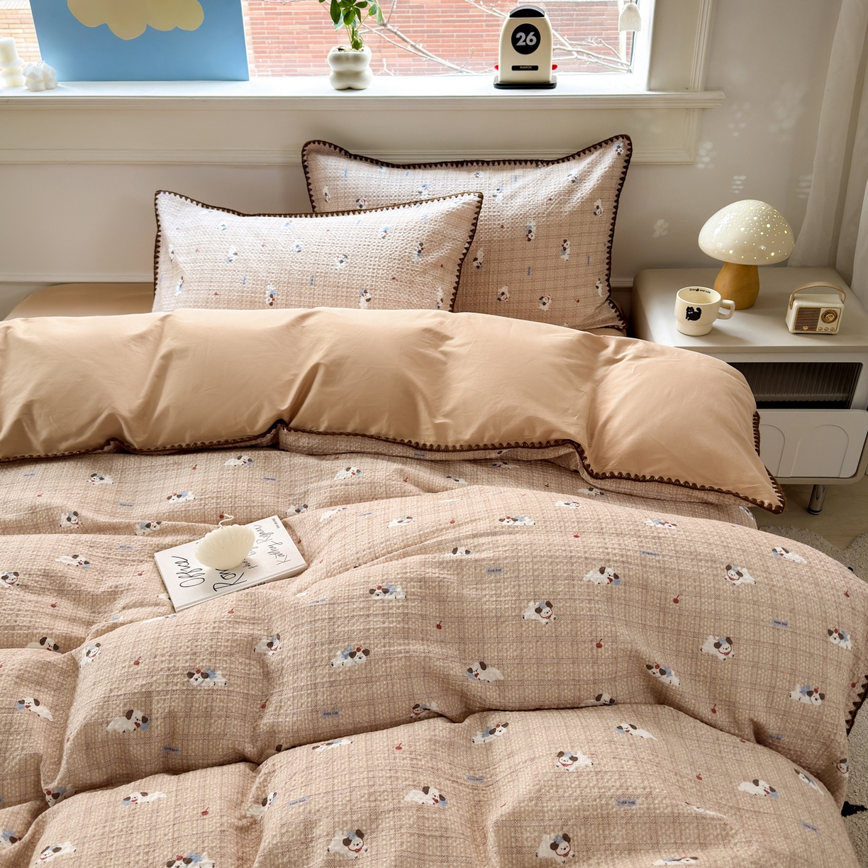 91家纺网 家纺一手货源 找家纺 雯雨家纺 2026新款全棉华夫格三角针被套 流白小狗-米