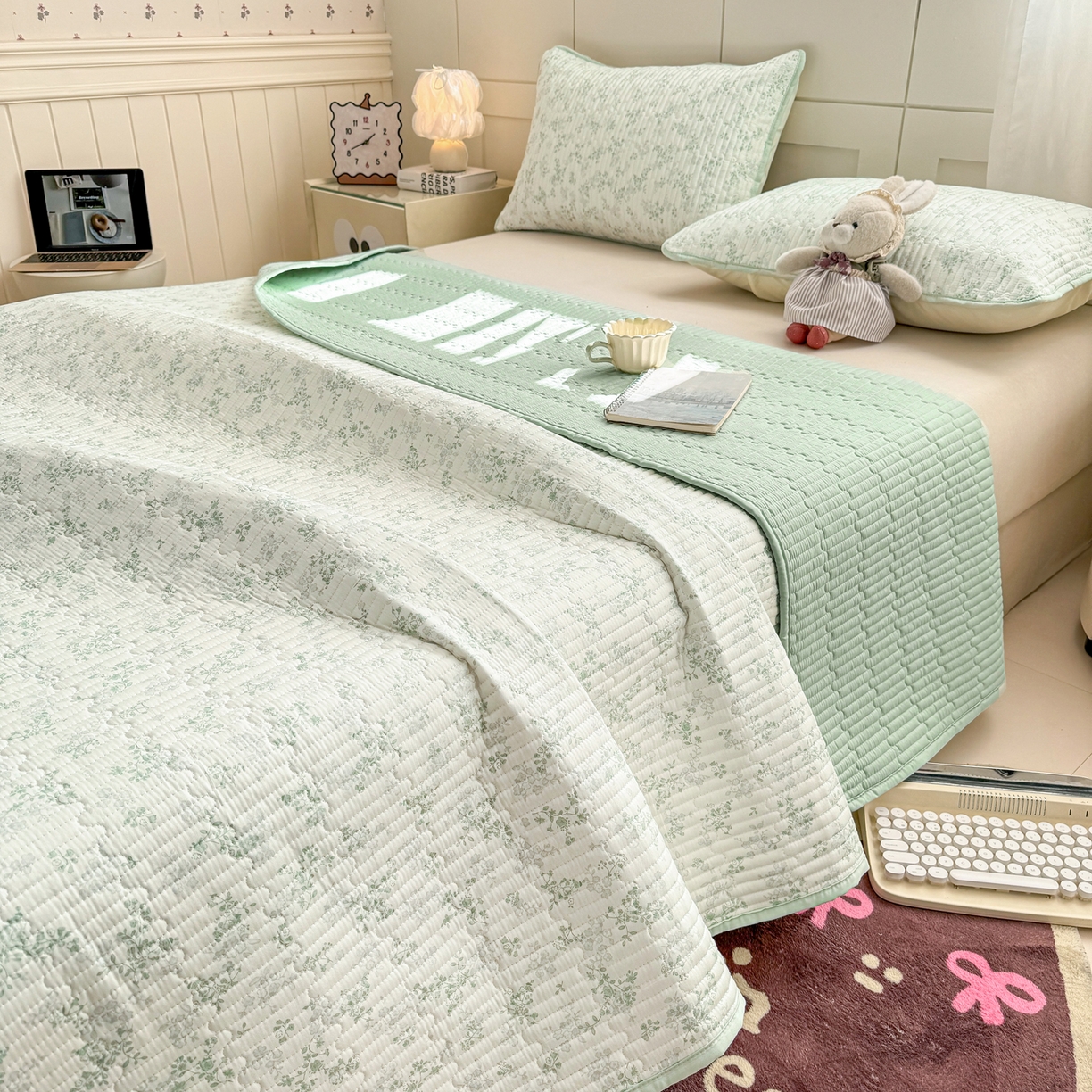 91家纺网 家纺一手货源 找家纺 康纳利 2026新款全棉床盖学生夹棉薄款床盖床垫三件套四季通用 莱茵春色