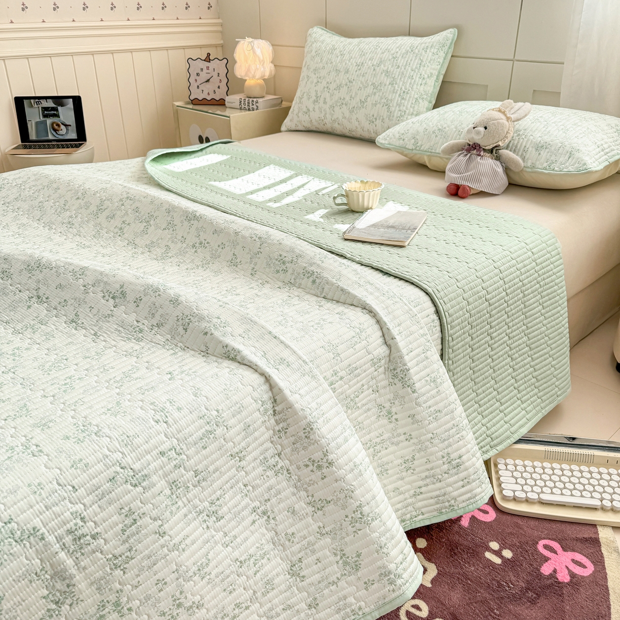 91家纺网 家纺一手货源 找家纺 康纳利 2026新款全棉床盖学生夹棉薄款床盖床垫三件套四季通用 莱茵春色