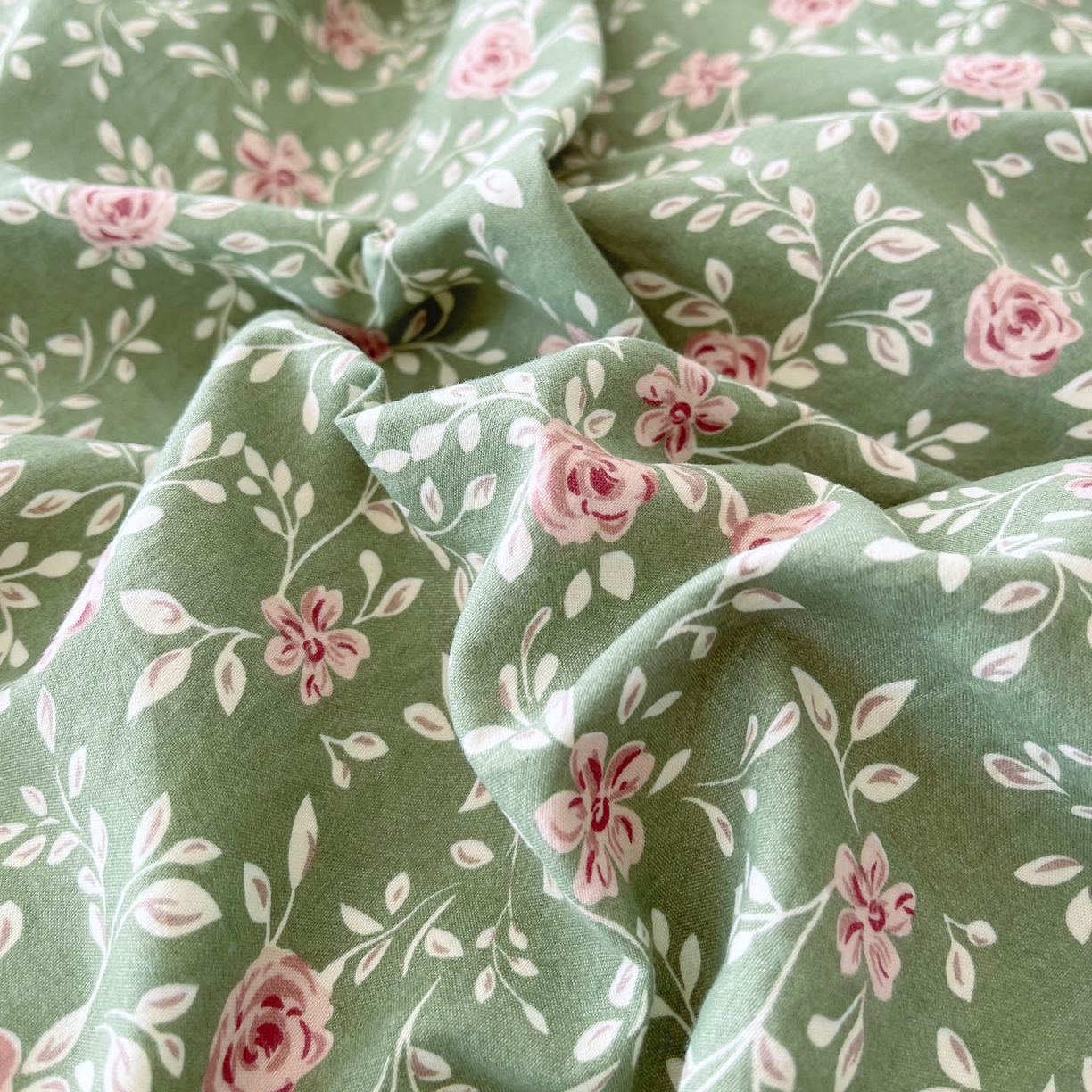 91家纺网 家纺一手货源 找家纺 麦田家纺 2026新款花边床盖四件套 秘密花园