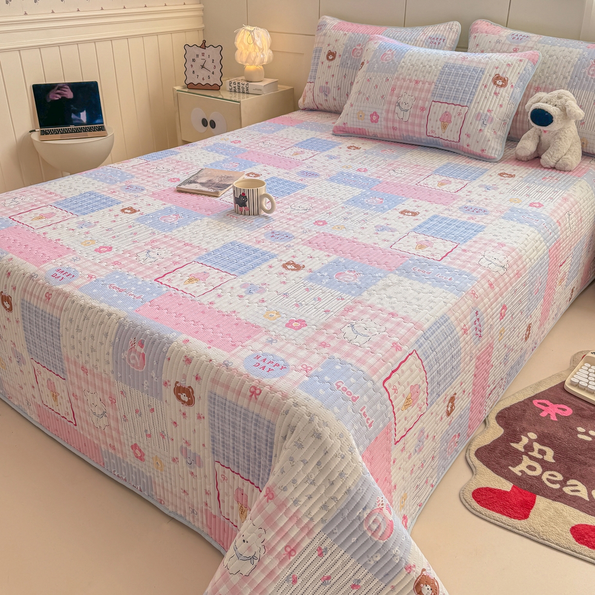 91家纺网 家纺一手货源 找家纺 康纳利 2026新款全棉床盖学生夹棉薄款床盖床垫三件套四季通用 萌小福