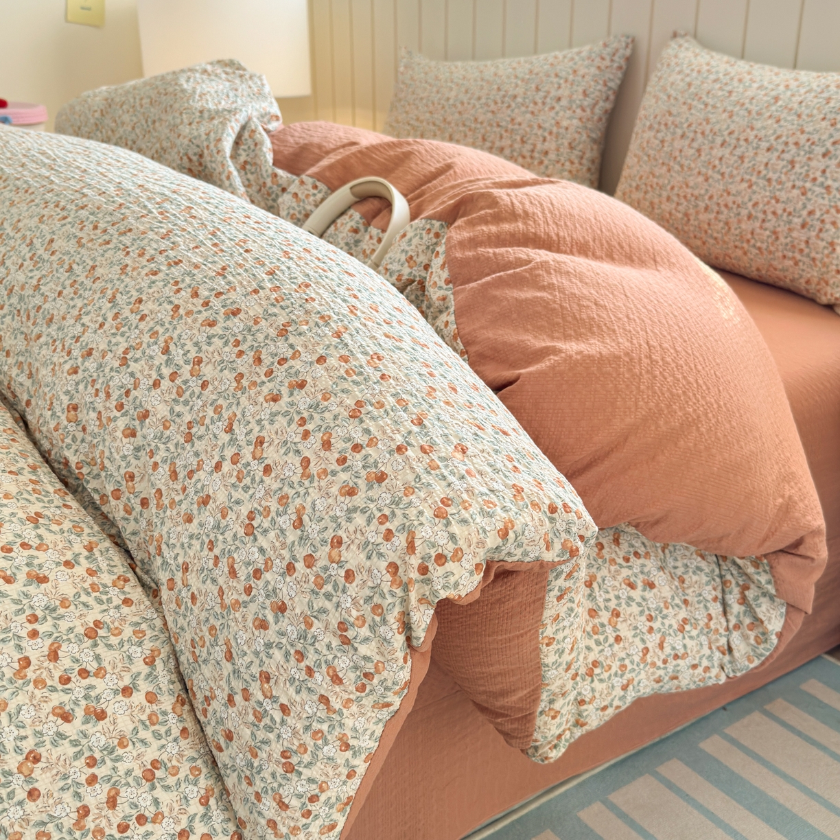 91家纺网 家纺一手货源 找家纺 （总）德比尔斯 2026新款小清新110g高品质直播热卖款A类泡芙棉四件套