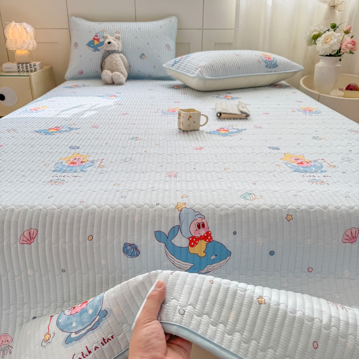 91家纺网 家纺一手货源 找家纺 康纳利 2026新款全棉床盖学生夹棉薄款床盖床垫三件套四季通用 萌小星