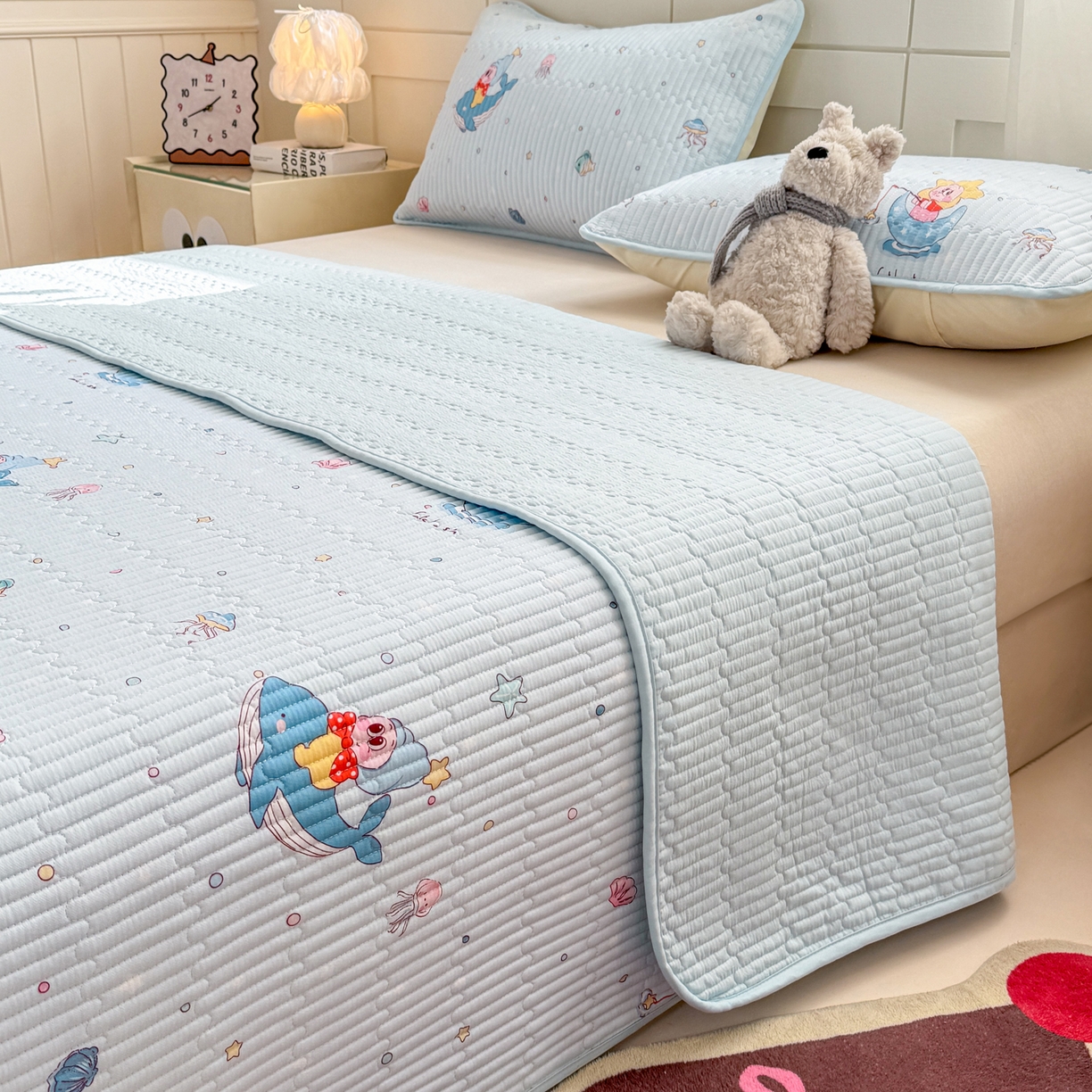 91家纺网 家纺一手货源 找家纺 康纳利 2026新款全棉床盖学生夹棉薄款床盖床垫三件套四季通用 萌小星