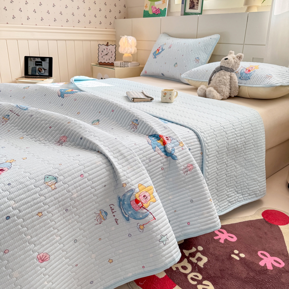 91家纺网 家纺一手货源 找家纺 康纳利 2026新款全棉床盖学生夹棉薄款床盖床垫三件套四季通用 萌小星