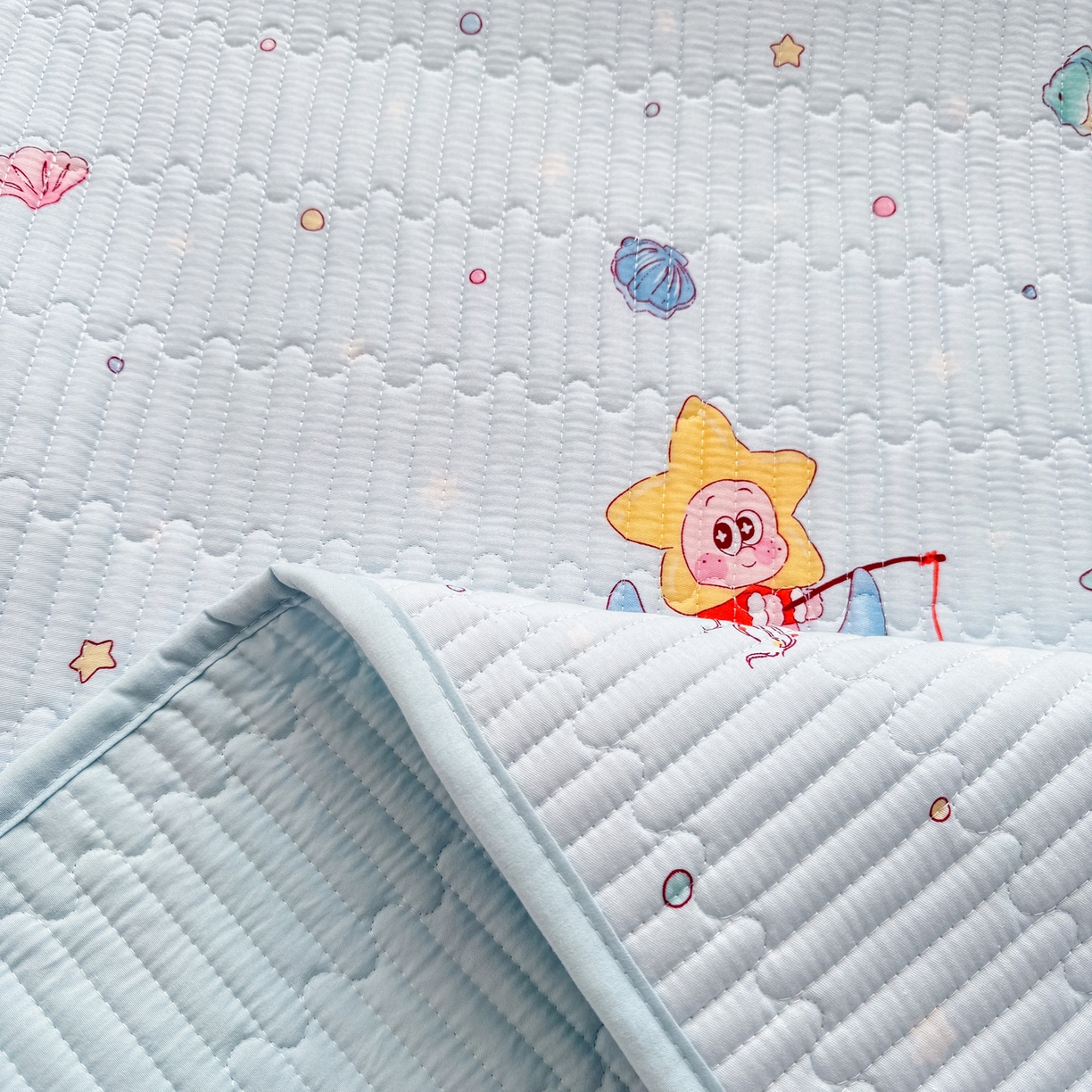 91家纺网 家纺一手货源 找家纺 康纳利 2026新款全棉床盖学生夹棉薄款床盖床垫三件套四季通用 萌小星