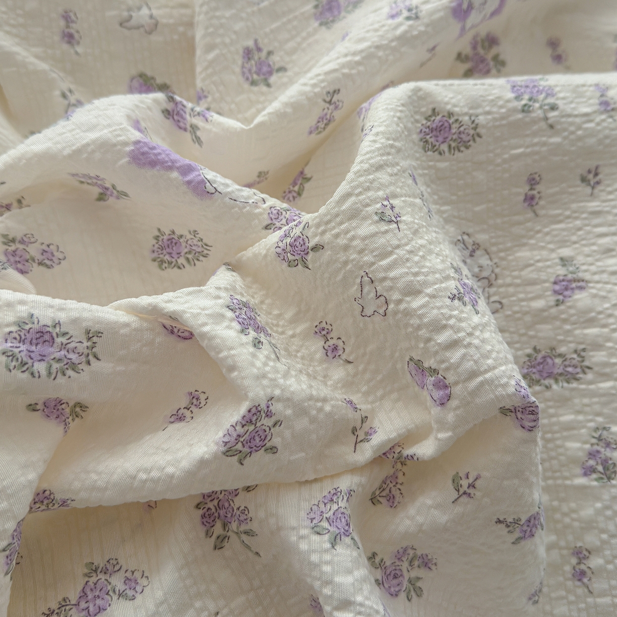 91家纺网 家纺一手货源 找家纺 铺尚美家纺 2026春夏新品高克重A类泡芙纱泡泡皱皱纱四件套 紫色花园