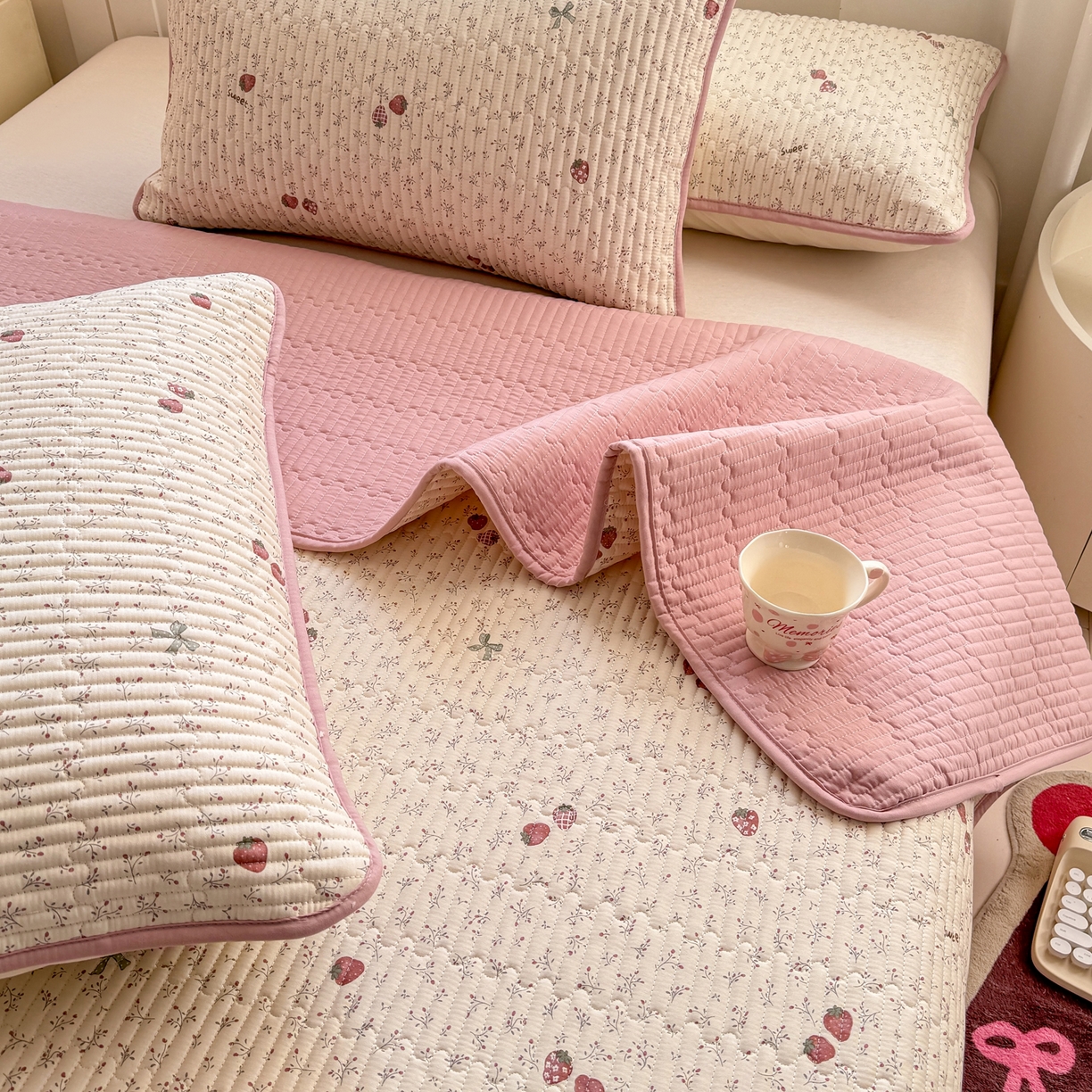 91家纺网 家纺一手货源 找家纺 康纳利 2026新款全棉床盖学生夹棉薄款床盖床垫三件套四季通用 相约