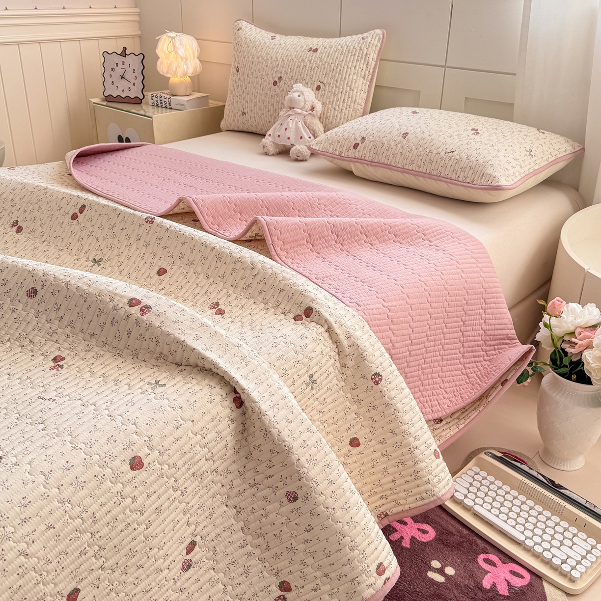 91家纺网 家纺一手货源 找家纺 康纳利 2026新款全棉床盖学生夹棉薄款床盖床垫三件套四季通用 相约