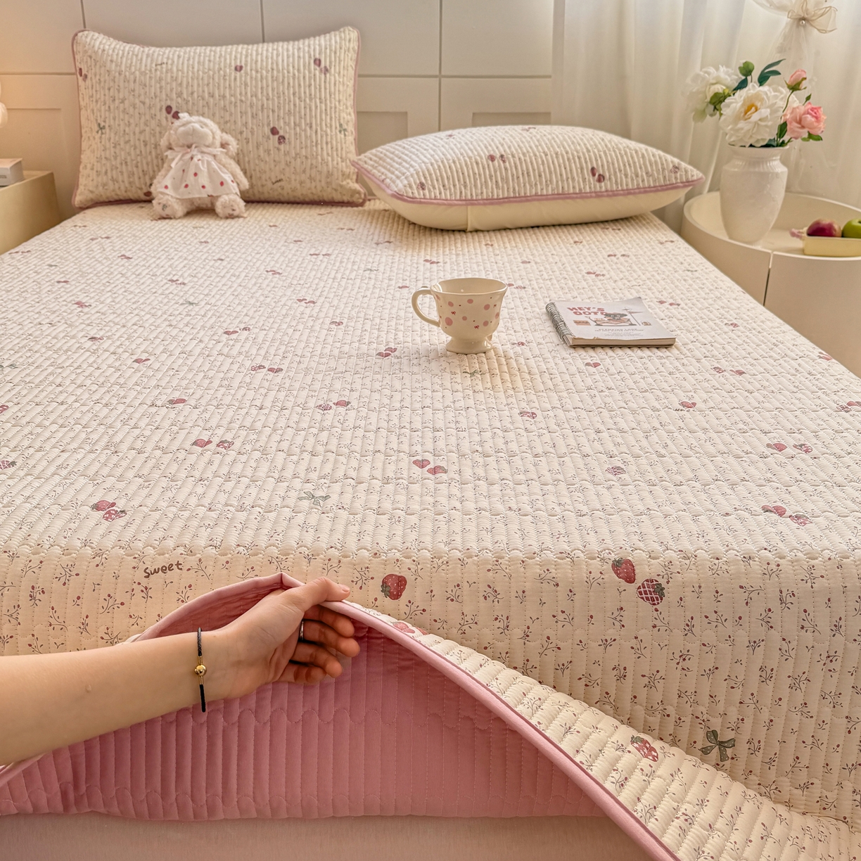 91家纺网 家纺一手货源 找家纺 康纳利 2026新款全棉床盖学生夹棉薄款床盖床垫三件套四季通用 相约