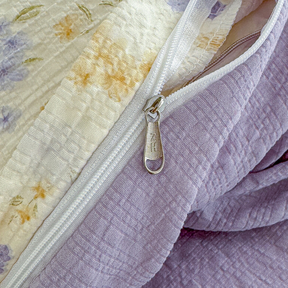 91家纺网 家纺一手货源 找家纺 铺尚美家纺 2026春夏新品高克重A类泡芙纱泡泡皱皱纱四件套 紫萱花开