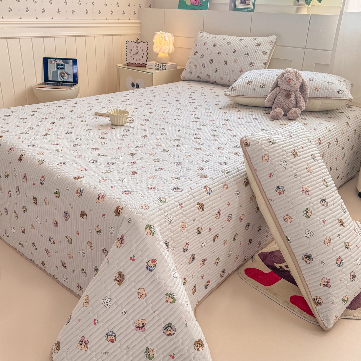 91家纺网 家纺一手货源 找家纺 康纳利 2026新款全棉床盖学生夹棉薄款床盖床垫三件套四季通用 小新一家