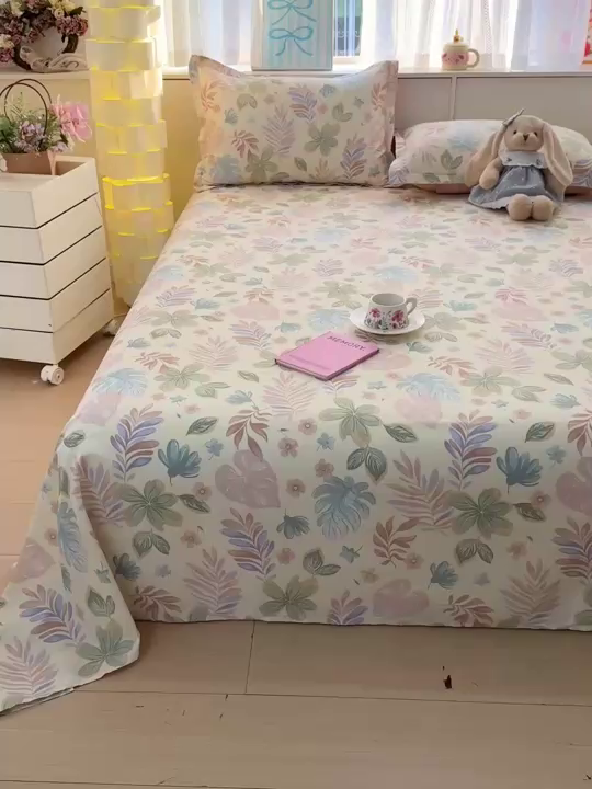 91家纺网 家纺一手货源 找家纺 卡普家居 2026新款全棉印花A版床单 寄情绯叶