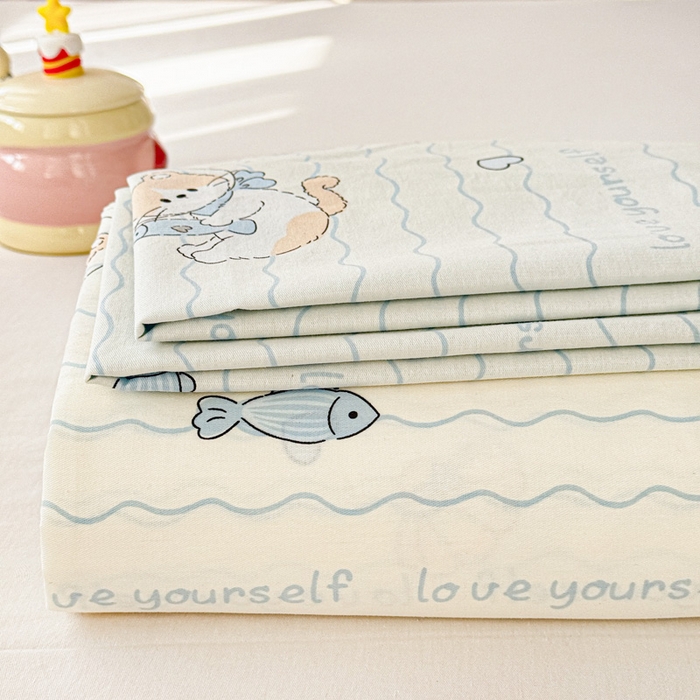 91家纺网 家纺一手货源 找家纺 卡普家居 2026新款全棉印花A版床单 猫咪宝贝