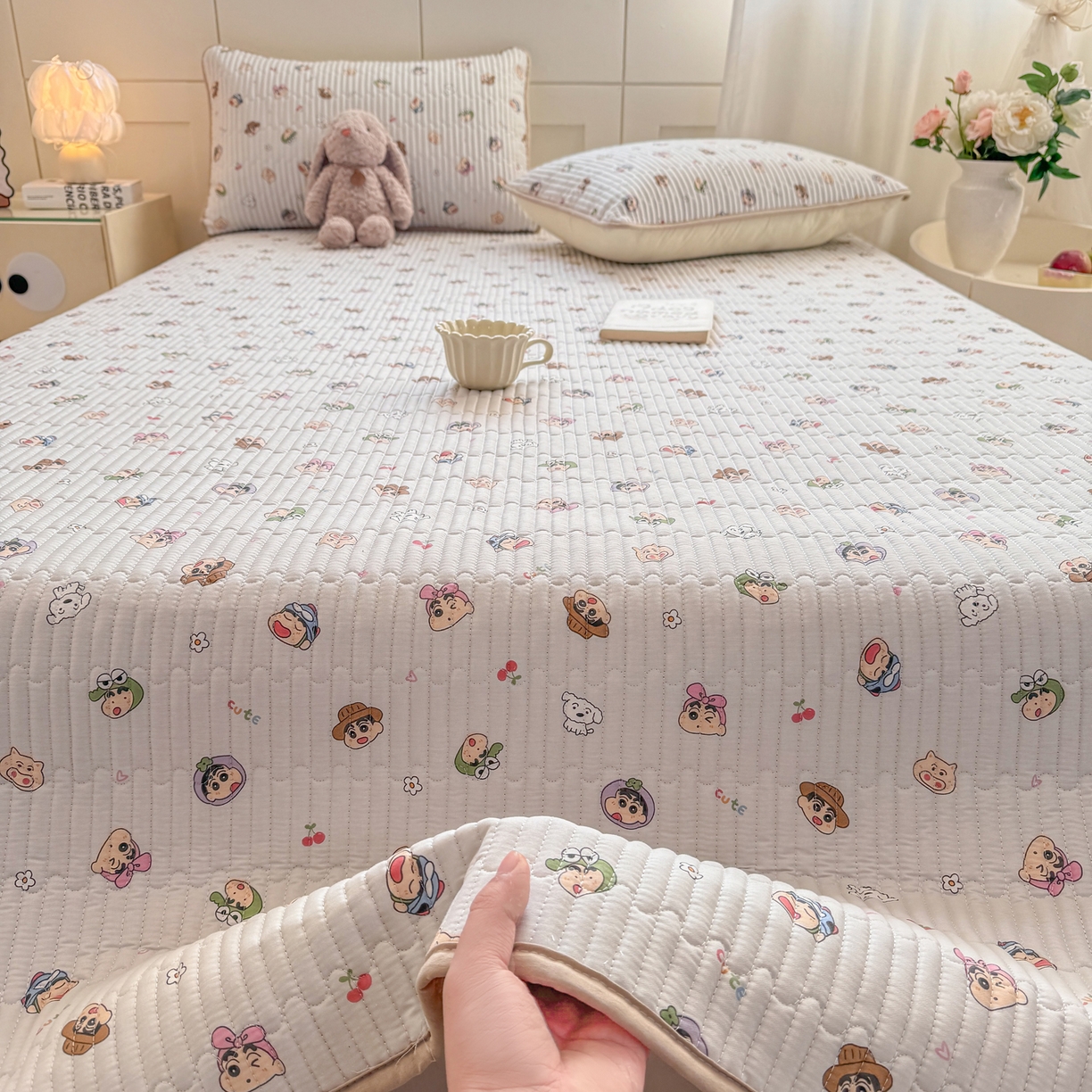 91家纺网 家纺一手货源 找家纺 康纳利 2026新款全棉床盖学生夹棉薄款床盖床垫三件套四季通用 小新一家