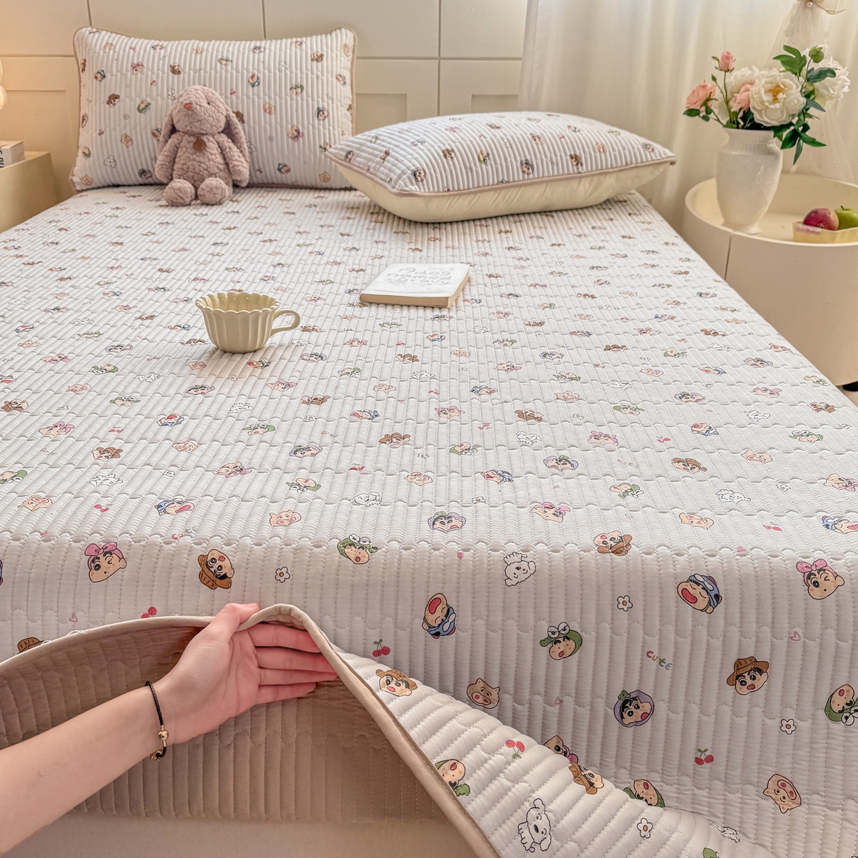 91家纺网 家纺一手货源 找家纺 康纳利 2026新款全棉床盖学生夹棉薄款床盖床垫三件套四季通用 小新一家