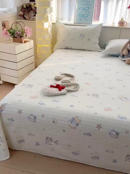 91家纺网 家纺一手货源 找家纺 卡普家居 2026新款全棉印花A版床单 猫咪宝贝